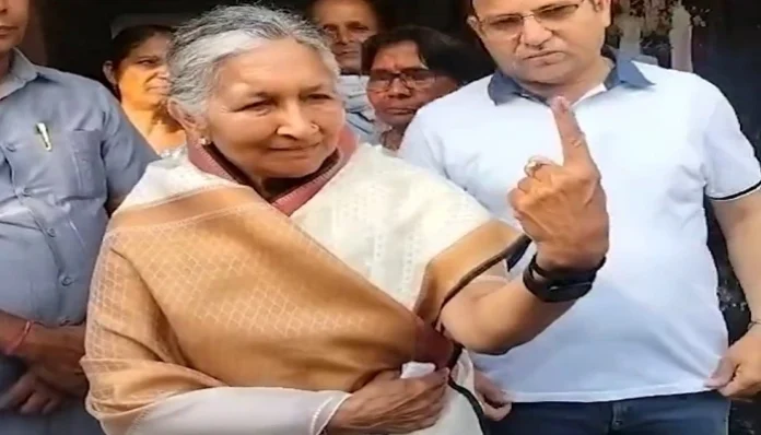 india-richest-woman-savitri-jindal-casts-her-vote