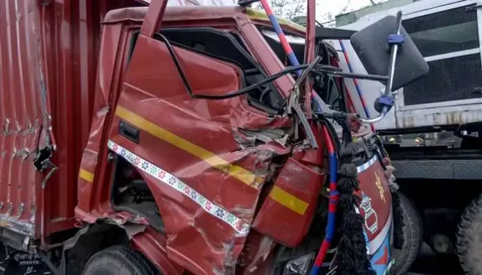 two-trucks-collide-on-delhi-mumbai-expressway