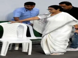 mamata-banerjee-reached-the-stage