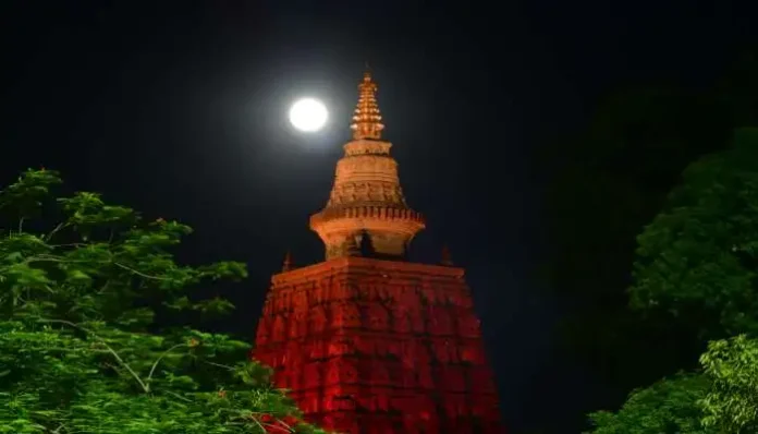 brightest-and-the-biggest-moon-will-appear-on-sharad-purnima