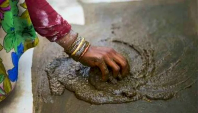 bhopal-news-cow-dung-craft-tradition