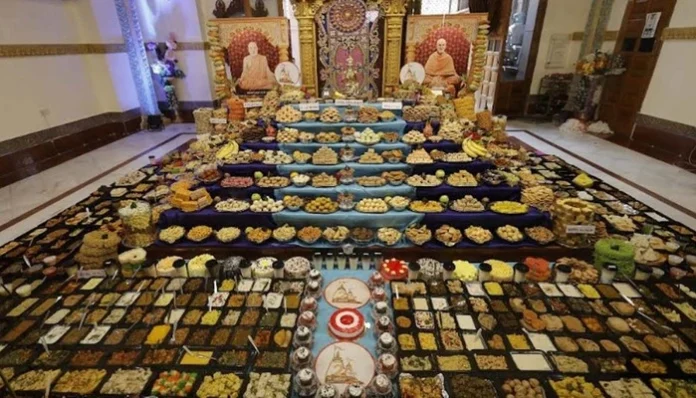 dishes-were-offered-to-thakur-ji-at-akshardham-temple-in-jaipur