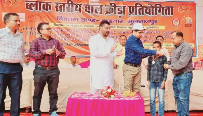 competition-held-in-kudwar-of-sultanpur