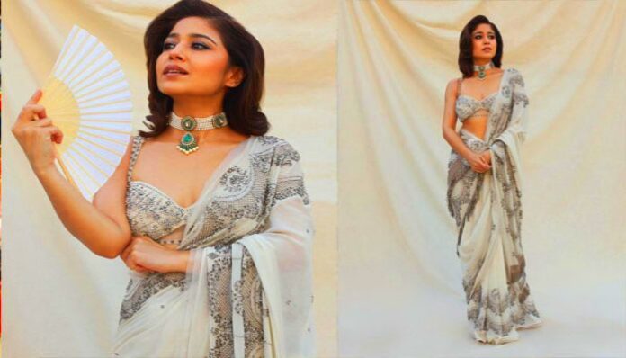 actress-shweta-tripathi-dazzles-in-designer-saree