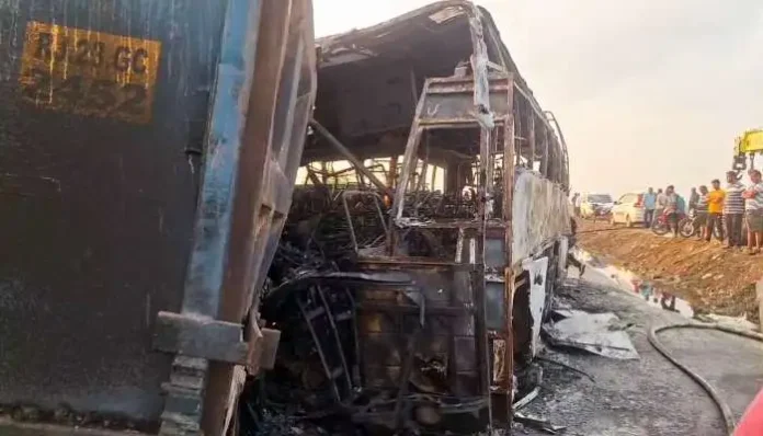 bus-rams-into-truck-on-national-highway-five-women-dead