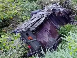 vehicle-falls-into-a-deep-ditch-in-jammu-and-kashmir-five-soldiers-martyr