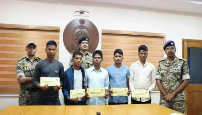 naxalites-surrendered-in-chhattisgarh-bijapur