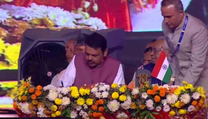 devendra-fadnavis-takes oath