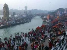 glory-bathing-in-ganga-particular-time-place