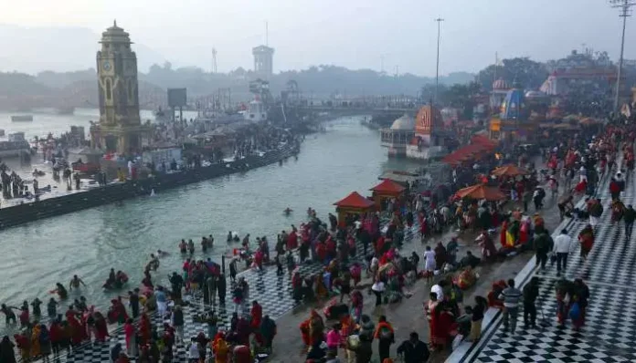 glory-bathing-in-ganga-particular-time-place