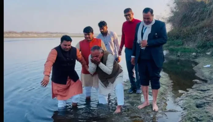 delhi-elections-after-allegations-bjp-leaders-drank-yamuna-water