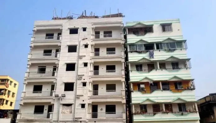 people-are-angry-due-to-demolition-of-tilted-building-in-kolkata