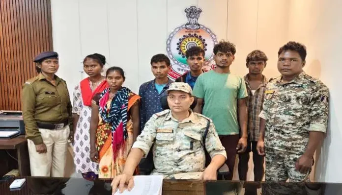 action-six-naxalites-including-woman-arrested